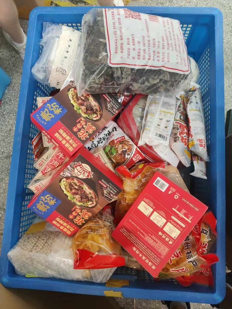 美国集运一整筐零食给美国尔湾的客户